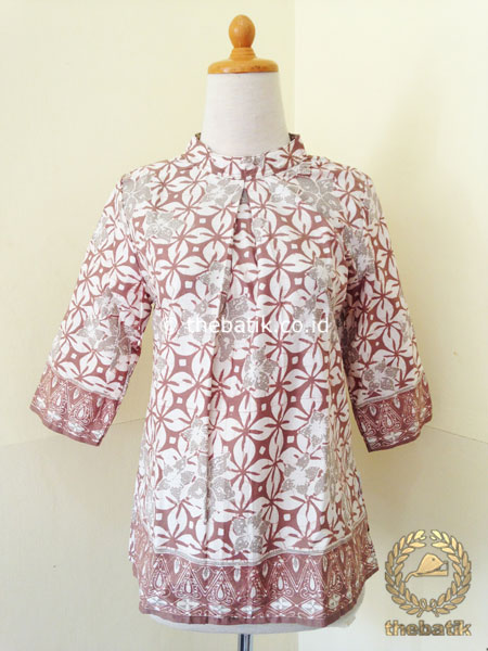 Model Baju Batik Kerja Wanita – Blus Warna Alam Modern