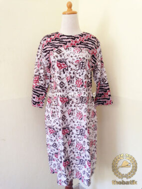 Model Baju Batik Wanita – Tunik Kombinasi Motif Modern