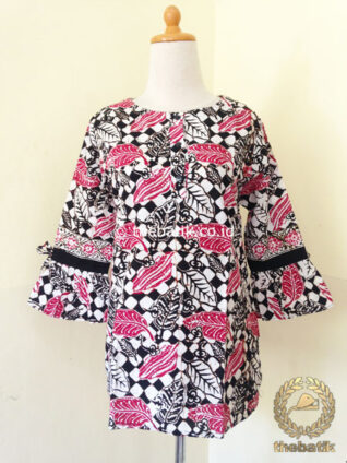 Model Baju Batik Kerja Wanita – Blus Lengan Lonceng Pink