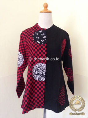 Model Baju Batik Wanita – Blus Batik Merah Hitam Kombinasi