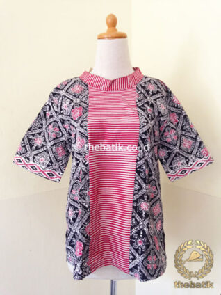 Model Baju Batik Kerja Wanita – Blus Kerah Tumpal Garis Pink