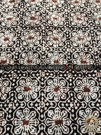 Kain Batik Jawa Klasik Motif Ceplok Kembang Sogan