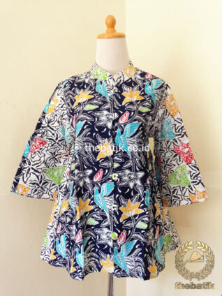 Model Baju Batik Kerja Wanita – Blus Modern Biru Dongker Putih