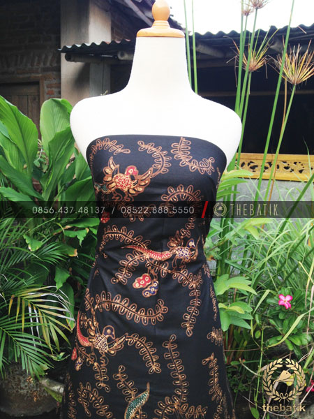 Bahan Baju Batik – Kain Batik Tulis Motif Daun Sulur Latar Hitam