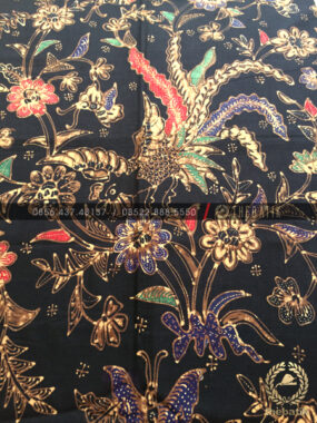 Bahan Baju Batik – Kain Batik Tulis Motif Peksi Boketan Latar Hitam