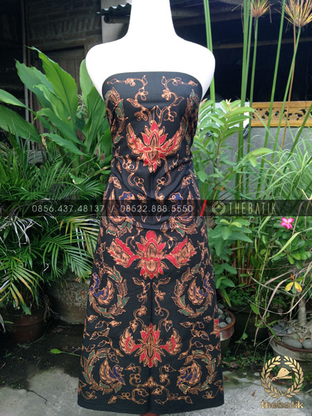 Bahan Baju Batik – Kain Batik Tulis Motif Semen Boketan Latar Hitam