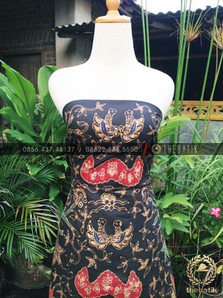 Bahan Baju Batik – Kain Batik Tulis Motif Wahyu Tumurun Latar Hitam