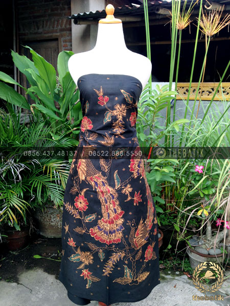Bahan Baju Batik – Kain Batik Tulis Motif Burung Merak Latar Hitam