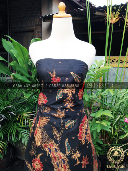 Bahan Baju Batik – Kain Batik Tulis Motif Burung Merak Latar Hitam