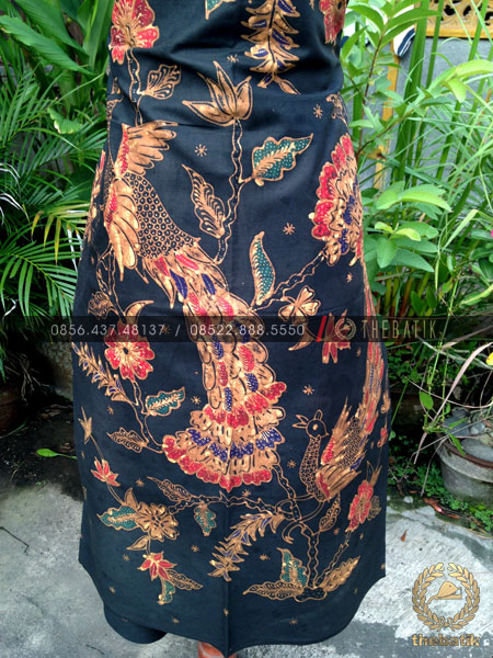 Bahan Baju Batik – Kain Batik Tulis Motif Burung Merak Latar Hitam