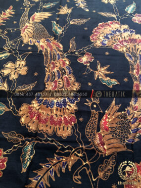 Bahan Baju Batik – Kain Batik Tulis Motif Burung Merak Latar Hitam