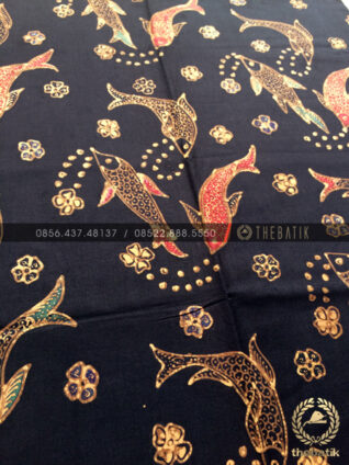 Bahan Baju Batik – Kain Batik Tulis Motif Ikan Mas Latar Hitam
