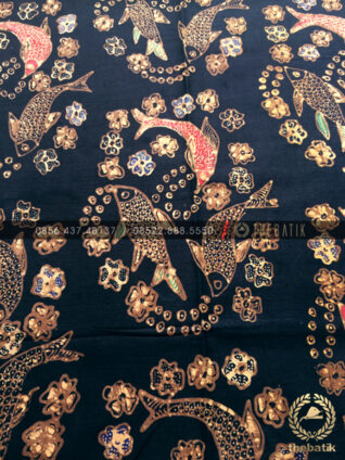 Bahan Baju Batik – Kain Batik Tulis Motif 3 Ikan Latar Hitam