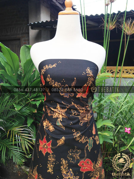 Bahan Baju Batik – Kain Batik Tulis Motif Floral Boketan Latar Hitam