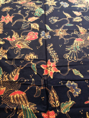 Bahan Baju Batik – Kain Batik Tulis Motif Floral Boketan Latar Hitam