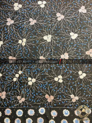 Kain Batik Tulis Warna Alam Floral Hitam