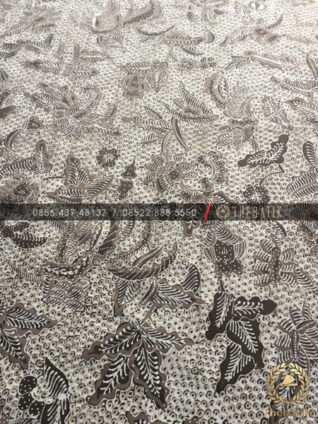 Kain Batik Tulis Warna Alam Motif Floral Coklat Gringsing Putih