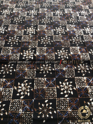 Kain Batik Sogan Klasik Kembang Kotak Hitam