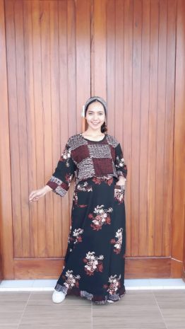 Long Dress Batik Hitam Lengan 3/4