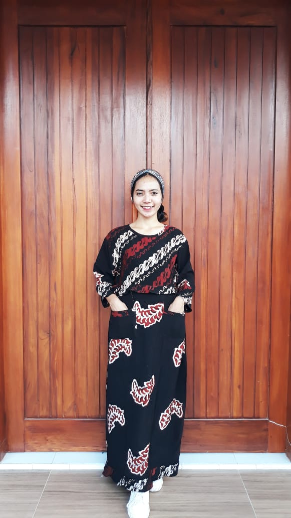 Long Dress Batik Hitam Lengan 3/4