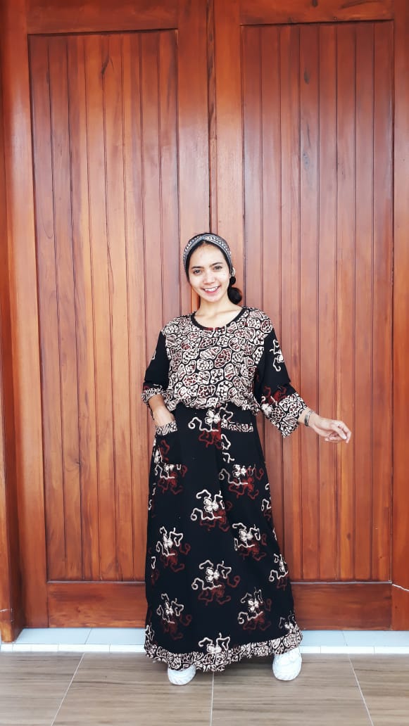 Long Dress Batik Hitam Lengan 3-4 | THEBATIK.CO.ID