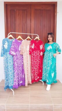Long Dress Batik Warna-Warni Lengan 3/4