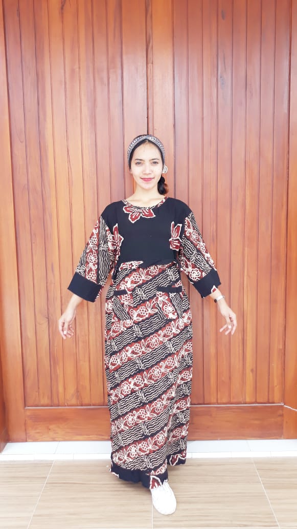 Long Dress Hitam Batik Lengan 3/4