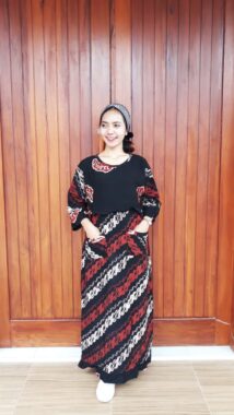 Long Dress Hitam Batik Lengan 3/4