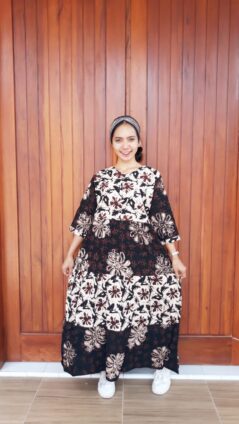 Longdress Batik Hitam Susun Lengan 3/4