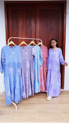 Long Dress Batik Lengan Panjang Susun