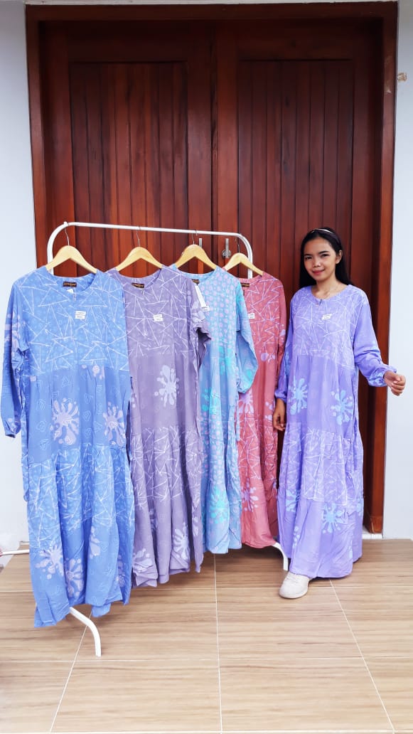 Long Dress Batik Lengan Panjang Susun