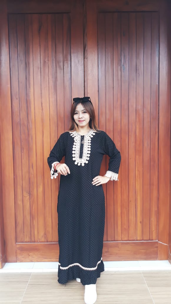 Long Dress Lengan Panjang Polos Renda
