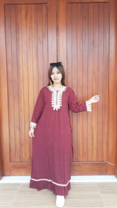 Long Dress Lengan Panjang Polos Renda