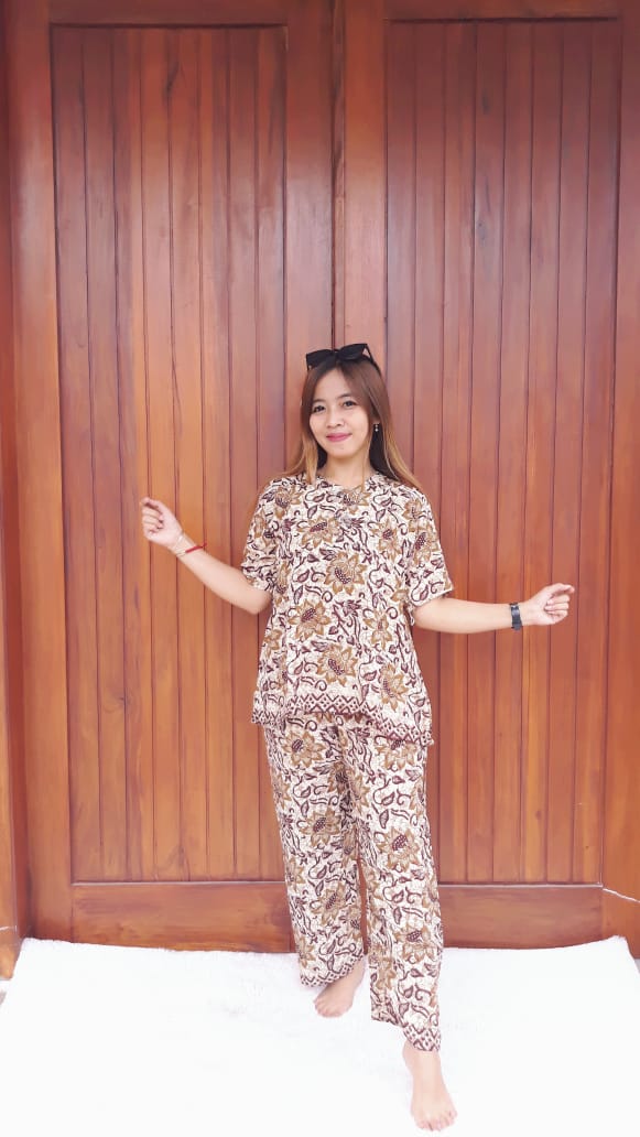 Setelan Celana Panjang Batik Lengan Pendek