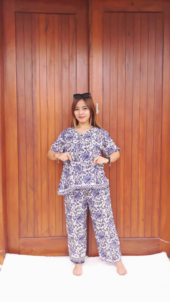 Setelan Celana Panjang Batik Lengan Pendek