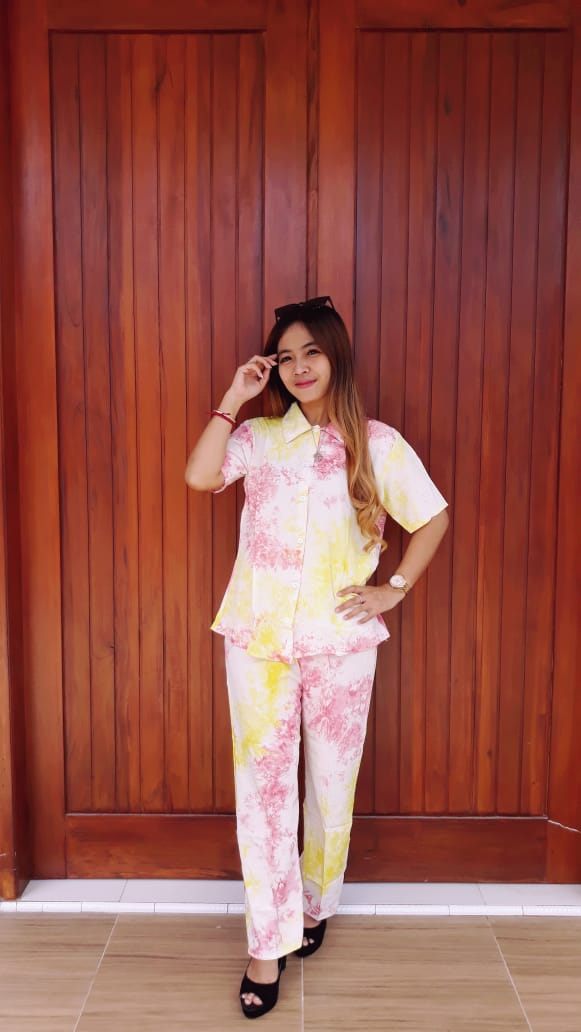 Setelan Batik Jumputan Celana Panjang Lengan Pendek