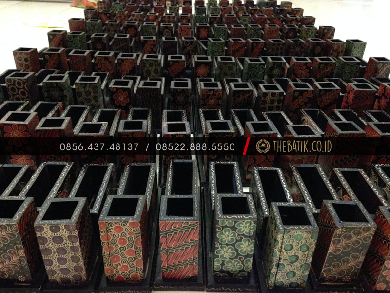 Souvenir Card Holder Unik Kerajinan Kayu Batik