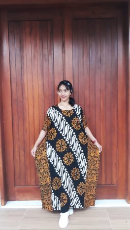 Long Dress Lowo Motif Batik Parang