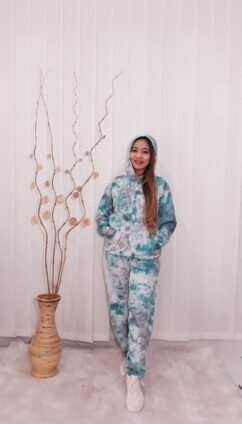 One Set Hoodie Tie Dye Sweater Wanita