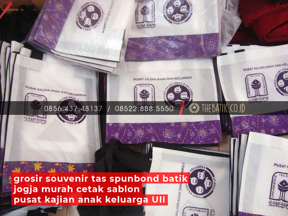 Grosir Souvenir Tas Spunbond Batik Jogja Murah Cetak SABLON PUSAT KAJIAN ANAK KELUARGA UII