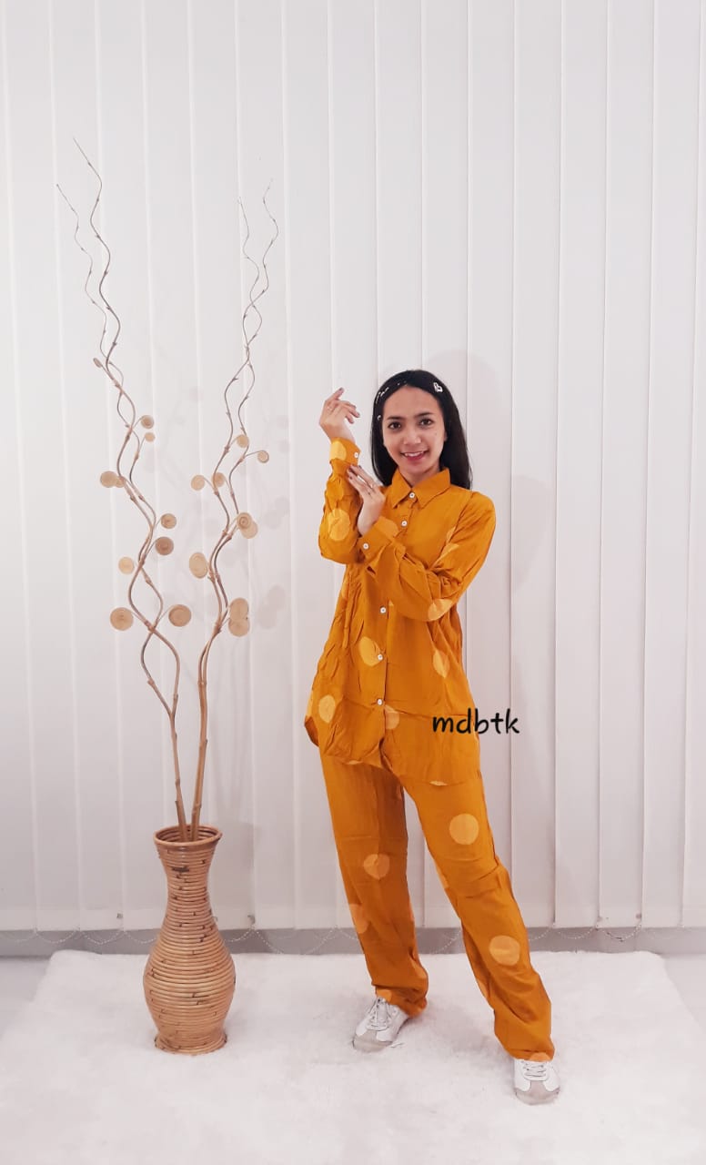 One Set Baju Setelan Batik Wanita Modern Polkadot Lengan Panjang