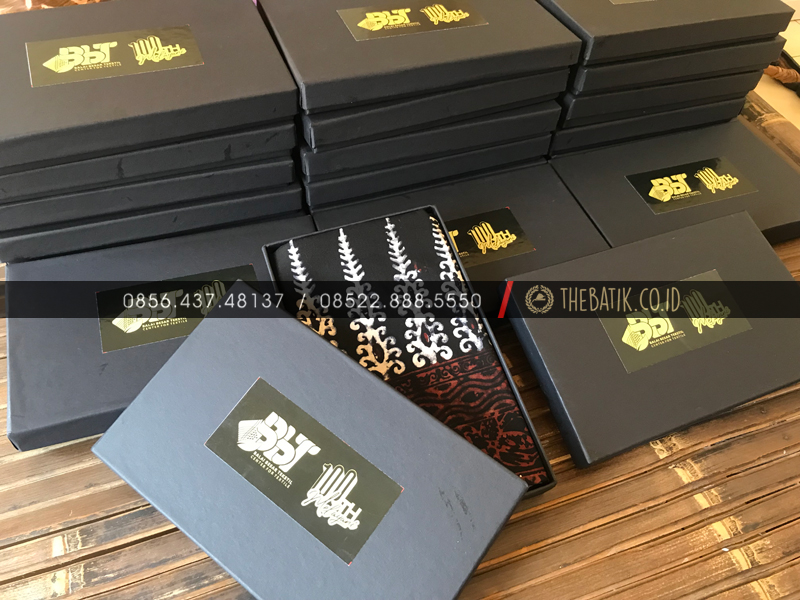 Paket Kado Batik Gratis Gift Box untuk Souvenir Hampers para Tamu dan Pembicara pada Event BALAI BESAR TEKSTIL Indonesia