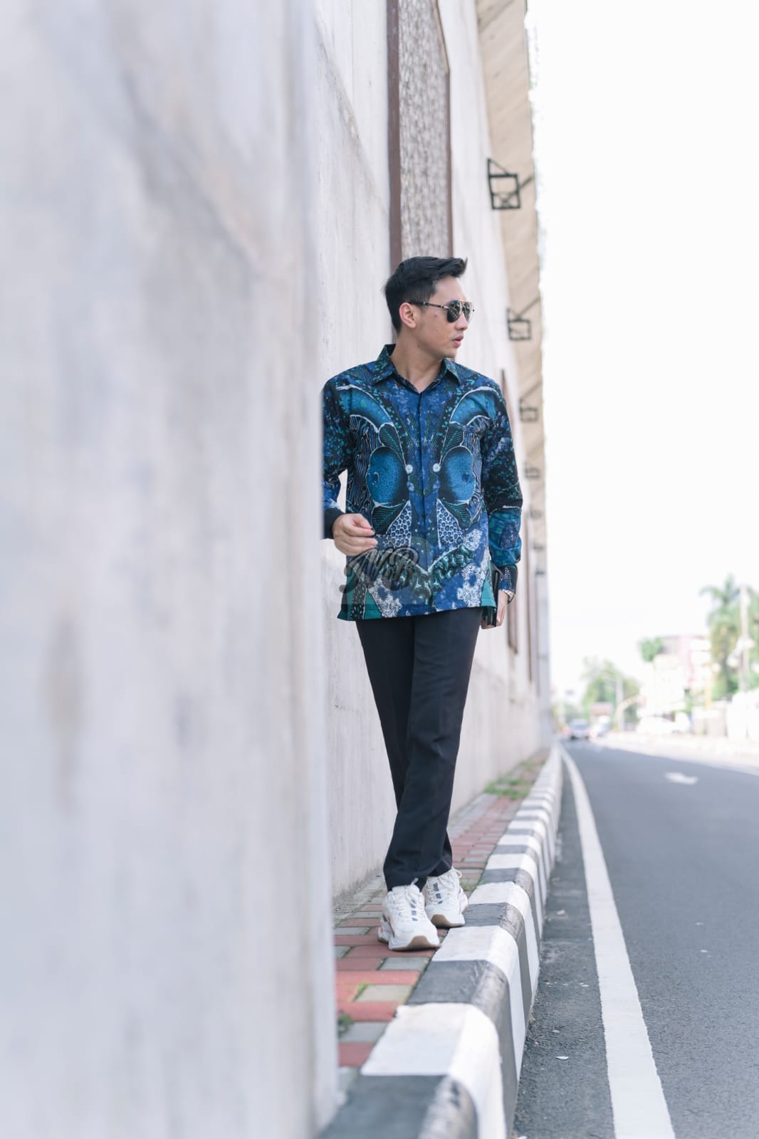 Baju Seragam Batik Wanita / Pria untuk Kerja Kantor Modern Motif Abstrak Kemeja Panjang Blouse