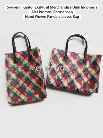 Souvenir Kantor Eksklusif Merchandise Unik Indonesia / Alat Promosi Perusahaan – Hand Woven Pandan Leaves Bag