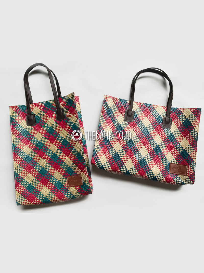 Souvenir Kantor Eksklusif Merchandise Unik Indonesia / Alat Promosi Perusahaan – Hand Woven Pandan Leaves Bag