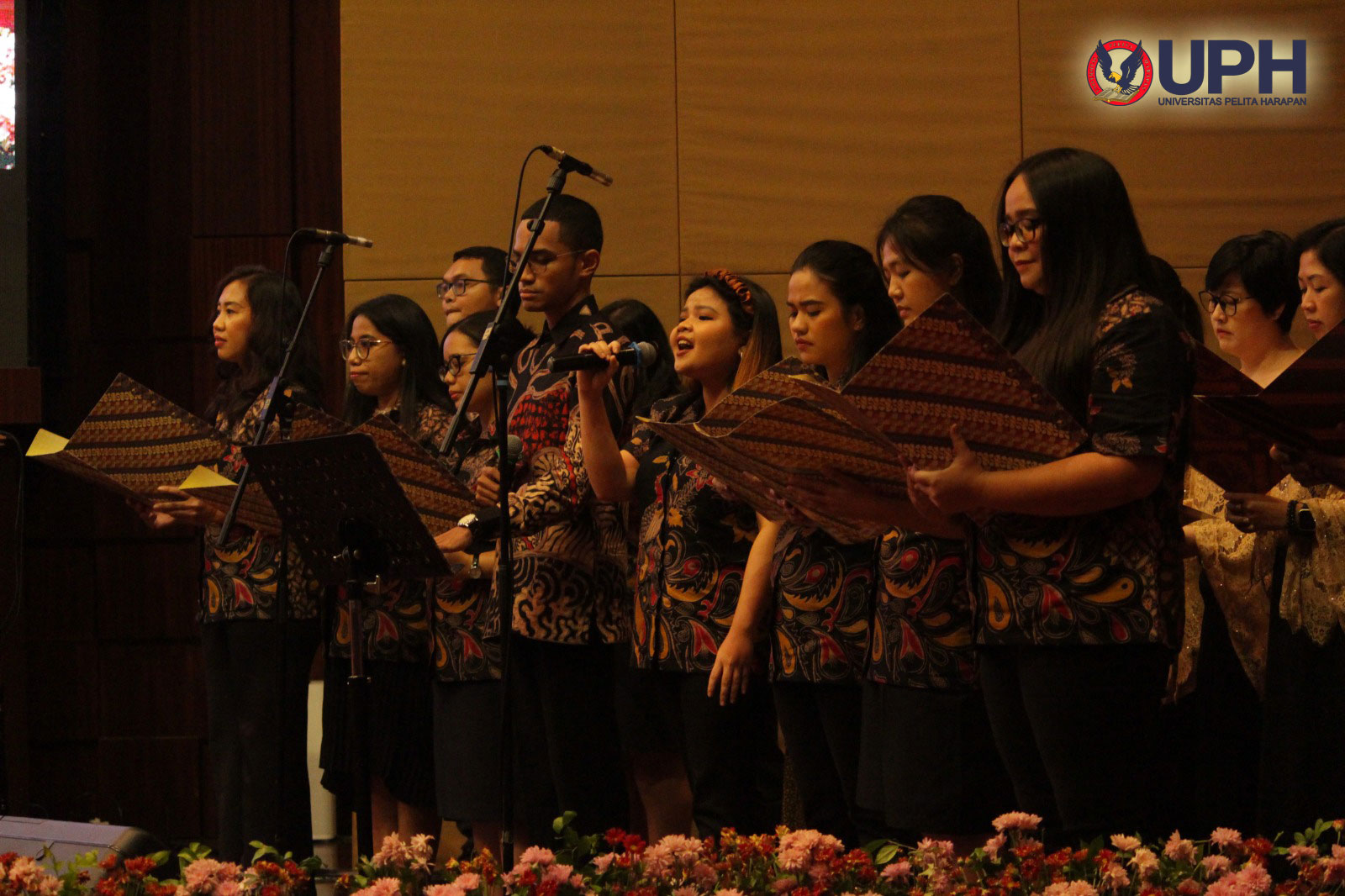Seragam Batik Pengukuhan Guru Besar Hukum Pelita Harapan (UPH) – Prof.Dr.Agus Budianto, S.H., M.Hum 3