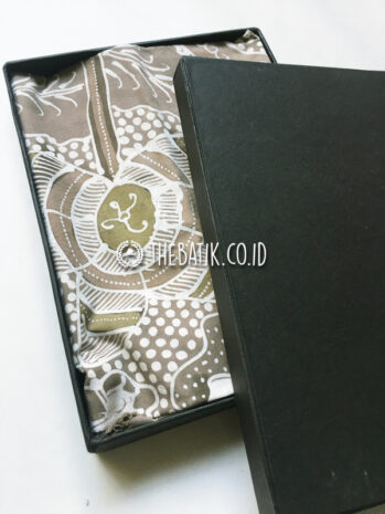 Natural Dye Batik Handwritten Traditional Indonesian Batik Fabric Cotton Brown Cream – Big Floral Galaran