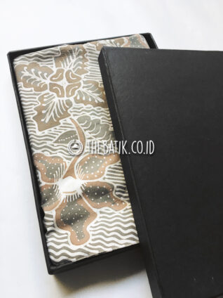 Natural Dye Batik Handwritten Traditional Indonesian Batik Fabric Cotton Cream Brown – Galaran Floral Batik