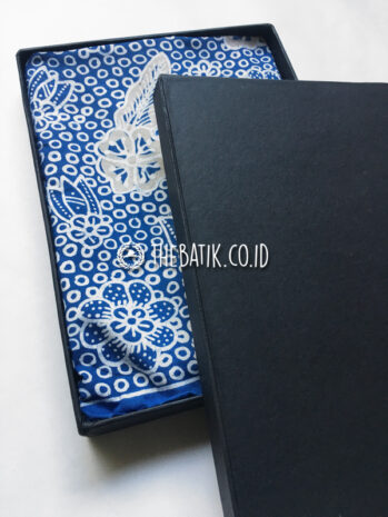 Natural Dye Batik Handwritten Traditional Indonesian Batik Fabric Cotton Indigo Blue – Gringsing Batik Floral Small