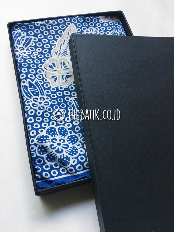 Natural Dye Batik Handwritten Traditional Indonesian Batik Fabric Cotton Indigo Blue – Gringsing Batik Floral Small